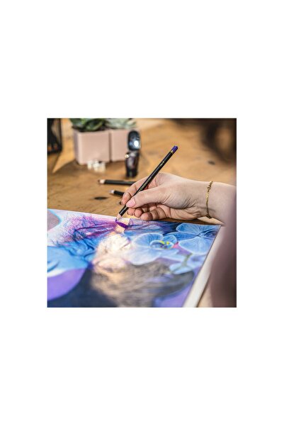 Derwent Chromaflow Dry Paint Pen Basalt Gray 2130