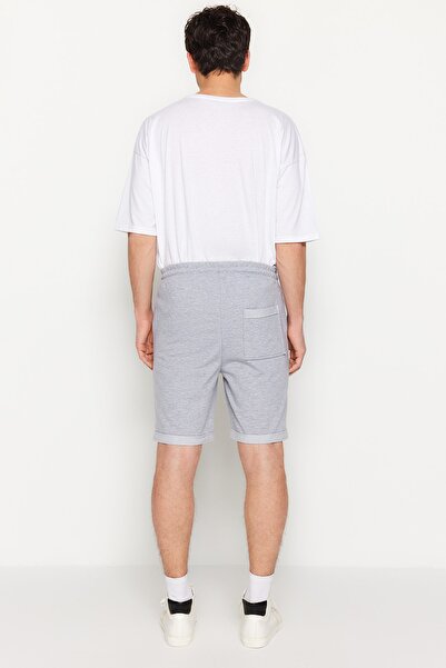 Trendyol Collection Středně šedé šortky s dvojitými nohavicemi – elastické šněrování v pase, pravidelný střih TMNSS21SR0046