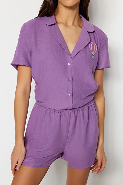 Trendyol Collection Lila vidám szőtt pizsama szett hímzett rövidnadrággal THMSS23PT00232