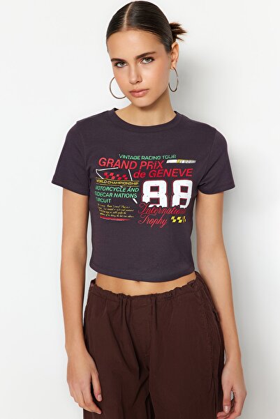 Trendyol Collection Antracit 100% bavlna Slogan Pletené tričko s potiskem Fitted Crop TWOSS23TS00319