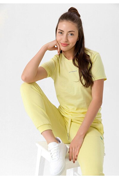 Looker Club تي شيرت نسائي أساسي بأكمام قصيرة