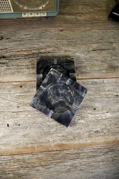 Voodo Concept Пепелник от мрамор Black River 12 X 12 X 2 см