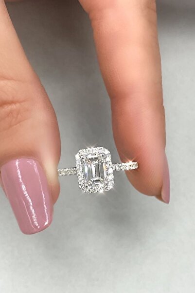 Crystal Diamond Zirconia Işıklı Kutuda 1.51 Karat Tektaş Yüzük