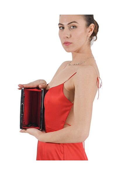 Biçanta Geantă elegantă din piele mată, culoare neagră, cu model cristal și carcasă neagră, potrivită pentru seară, nuntă sau ocazii speciale.