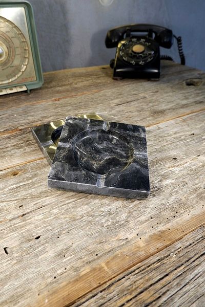 Voodo Concept Пепелник от мрамор Black River 12 X 12 X 2 см