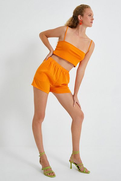 Koton Entspannt geschnittene Mini-Shorts mit Satin-Optik