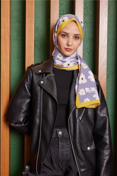 Julia Lauren شال حرير المدينة النسائي أصفر - رمادي ديزي