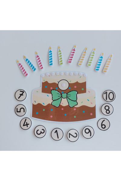Etkinlik ve çocuk لنضع شموع الكيك بالرقم