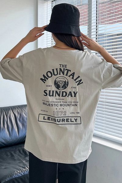 MODAGEN Γυναικείο μπλουζάκι Mountain Beige με στάμπα Oversize Comfortable Cut