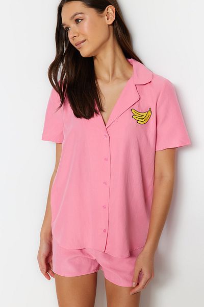 Trendyol Collection Růžové banánové vyšívané šortky Tkané pyžamo Set THMSS23PT00079