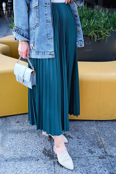 LOCCO Women's Leather Look Elastic Waist Long Pleated Skirt Emerald Green