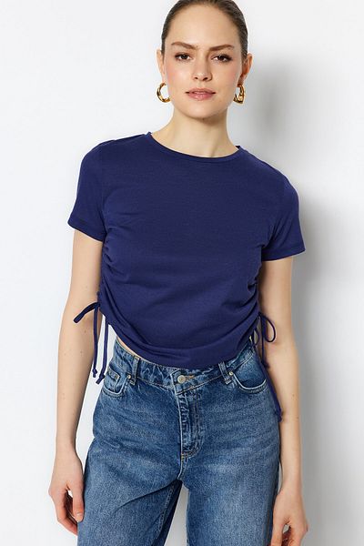 Trendyol Collection Sötétkék 100% pamut nyakú, összegyűjtött alap kötött póló TWOSS21TS0131