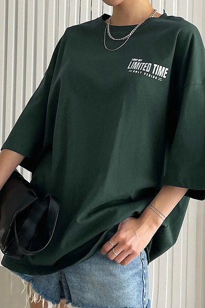 MODAGEN Dámské tmavě zelené oversize tričko pohodlného střihu z limitované edice