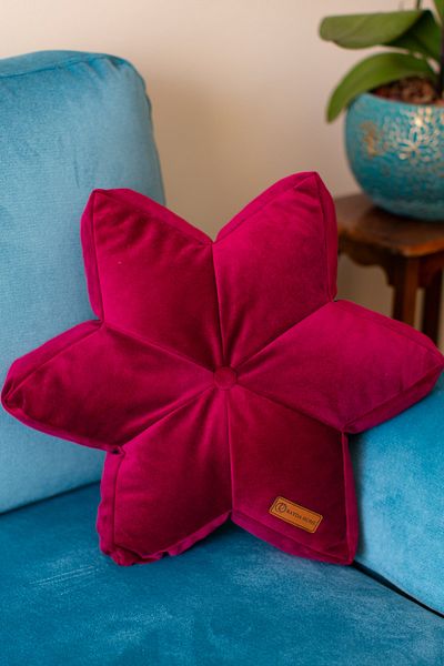 Rayda Home وسادة فوشيا مخملية على شكل نجمة مع وسادة - 42*42 سم