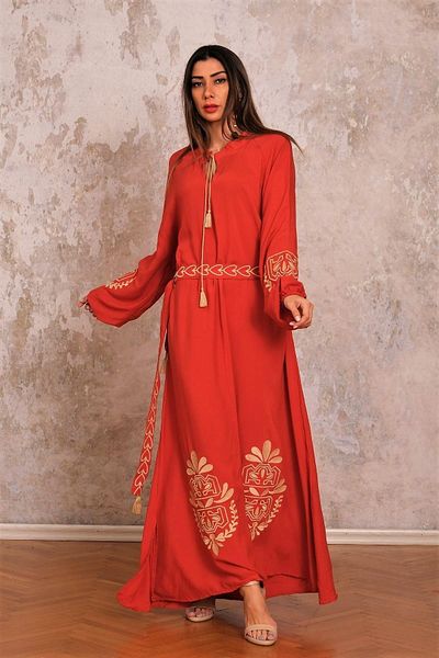 Keyifli Moda Rochie lungă pentru femei, culoare cărămidă, cu mâneci cu balon, cu brâu, cu gât și tiv, cu mâneci și tiv brodate