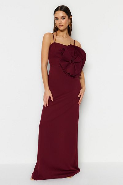 Trendyol Collection Burgunderrotes, gewebtes, langes Abendkleid TPRSS23AE00055