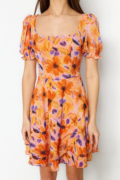 Trendyol Collection Narancssárga virágmintás derékra nyíló mini bélelt sifon szőtt ruha TWOSS23EL01171