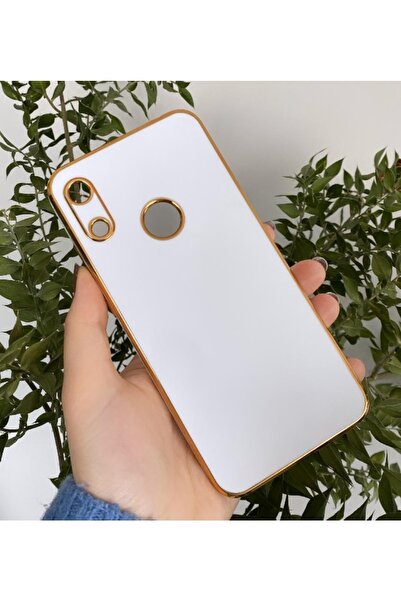 Aksesuarda Moda Huawei Y6 2019 Uyumlu Gold Detaylı Lazer Kesim Kılıf