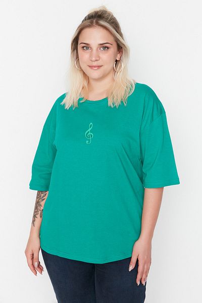 Trendyol Curve Zelené Wide Fit vyšívané pletené tričko TBBSS22BF00002