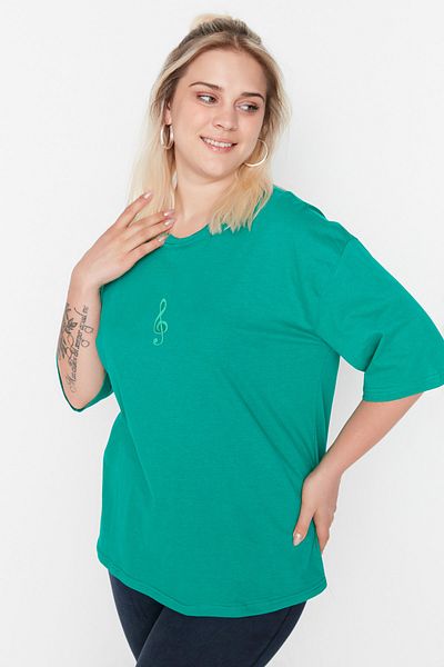 Trendyol Curve Zelené Wide Fit vyšívané pletené tričko TBBSS22BF00002