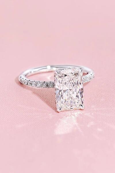 Crystal Diamond Zirconia Işıklı Kutuda 6 Karat Baget Yüzük
