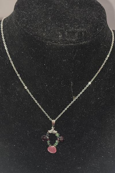 TAŞÇIZADE قلادة بتصميم من الحجر الطبيعي بحجر الزمرد والياقوت والتورمالين