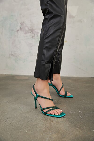 AYAKKABI PRENSİ Nani Taş Detaylı Zumrut Saten 10 Cm Kadın Klasik Topuklu Ayakkabı