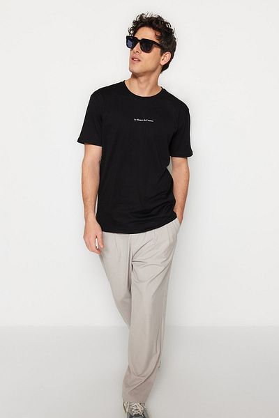 Trendyol Collection Чорна футболка з мінімальним візерунком зі 100 бавовни TMNSS23TS00205