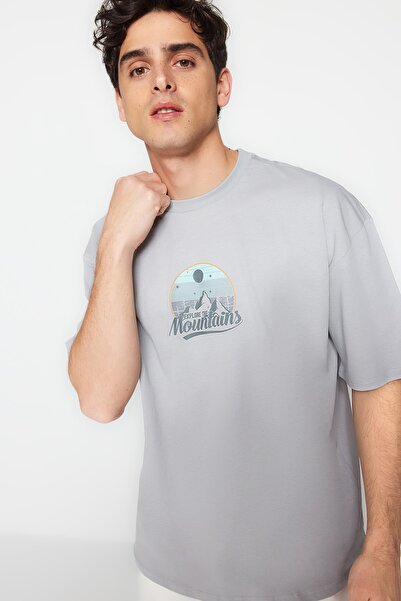 Trendyol Collection Βαμβακερό μπλουζάκι με στάμπα σε γκρι τοπίο - TMNSS23TS00206