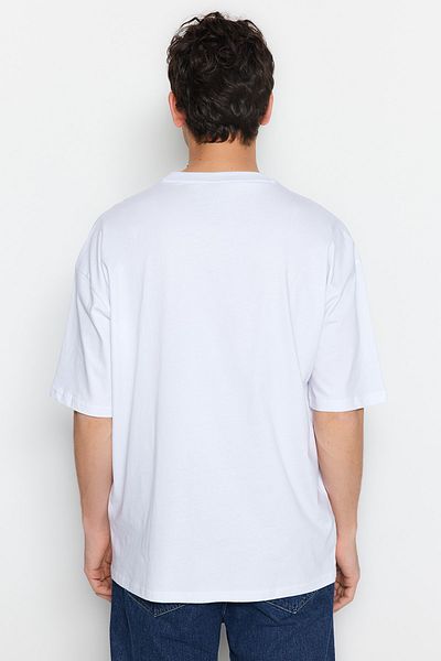 Trendyol Collection Біла бавовняна футболка з вишивкою динозавра TMNSS23TS00243
