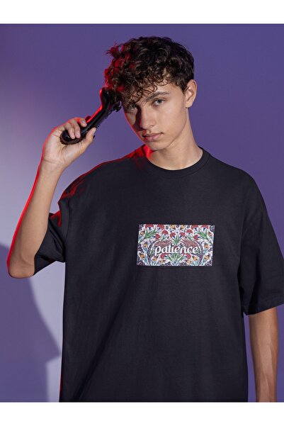 Adrift Patience - Tricou alb supradimensionat cu modele de faianță