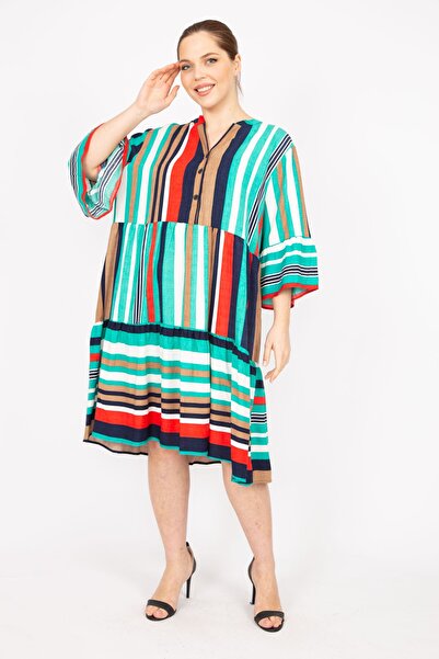 Şans Γυναικείο Πράσινο Μεγάλο Μέγεθος Υφαντό Φόρεμα με λαιμόκοψη V με κουμπιά με στρώσεις 65n35831