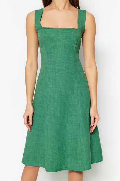 Trendyol Collection Mini tkané šaty s čtvercovým límcem v khaki střihu TWOSS23EL01549