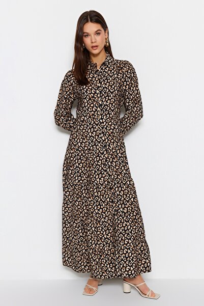 Trendyol Modest Tkané košilové šaty s černým leopardím vzorem TCTSS23EB00022