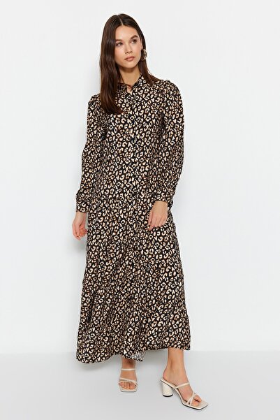 Trendyol Modest Tkané košilové šaty s černým leopardím vzorem TCTSS23EB00022