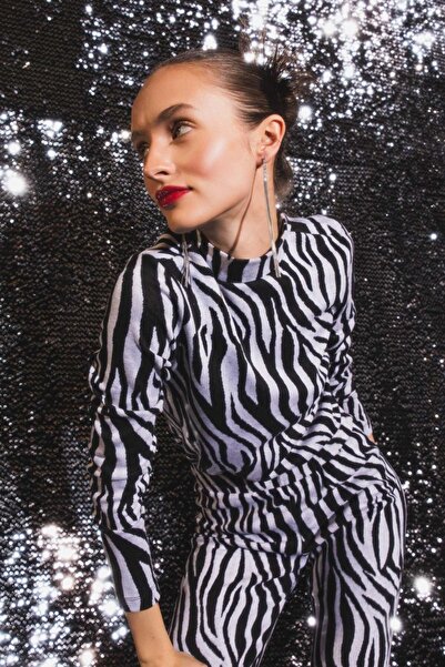 DeFacto Testhezálló fél garbós zebra mintás hosszú ujjú póló