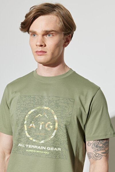 ALL TERRAIN GEAR -x- Wrangler All Terrain Gear Regular Fit Regular Cut 100% bavlna Crew Neck khaki triko