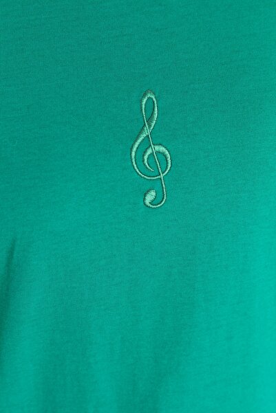 Trendyol Curve Zelené Wide Fit vyšívané pletené tričko TBBSS22BF00002