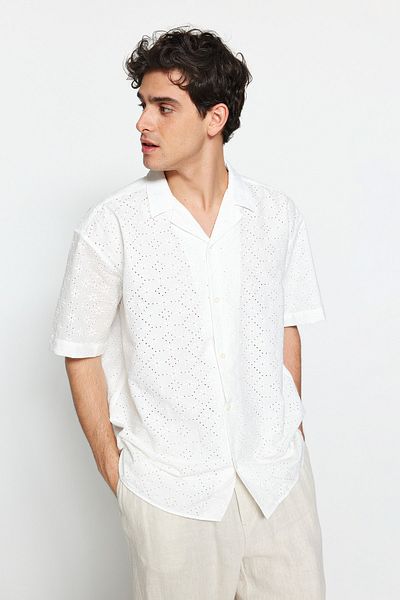Trendyol Collection Weißes Oversize-Sommerhemd mit Stickereimuster - TMNSS23GO00136