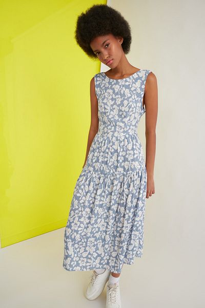Trendyol Collection Modrý skater/pásek otevírání na zadní straně detail květinový potisk Midi tkané šaty TWOSS21EL0709