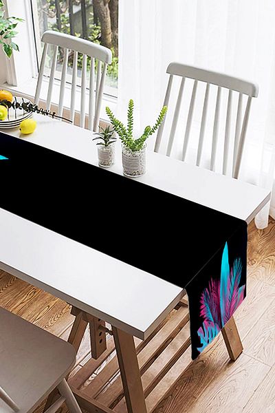 Realhomes Alergăr modern de căprioară cu design special, cu fundal negru și frunze tropicale