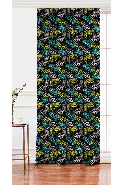 Realhomes Cortina de fundal imprimată digital cu design special cu motiv de frunze colorate pe fundal negru cu o singură aripă