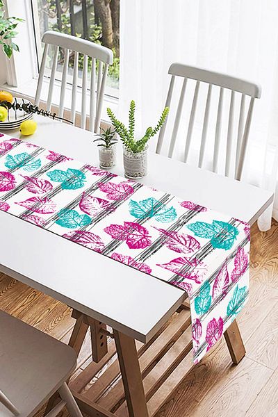 Realhomes Ψηφιακό τυπωμένο σχέδιο Suede Runner με πολύχρωμο μοτίβο φύλλων σε λευκό φόντο
