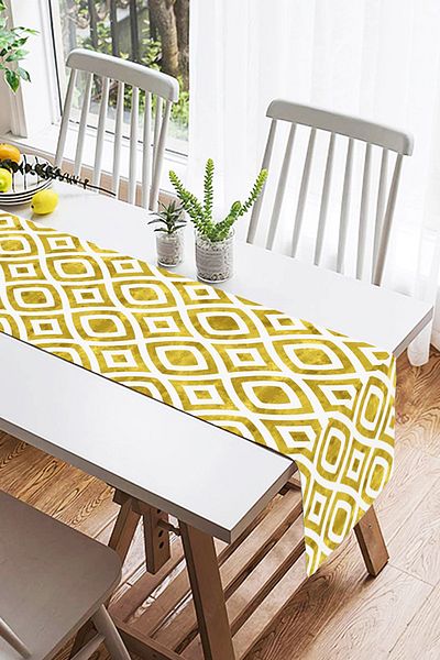 Realhomes Μοντέρνος Ειδικός Σχεδιασμός Suede Runner με χρυσή λεπτομέρεια γεωμετρικού σχήματος