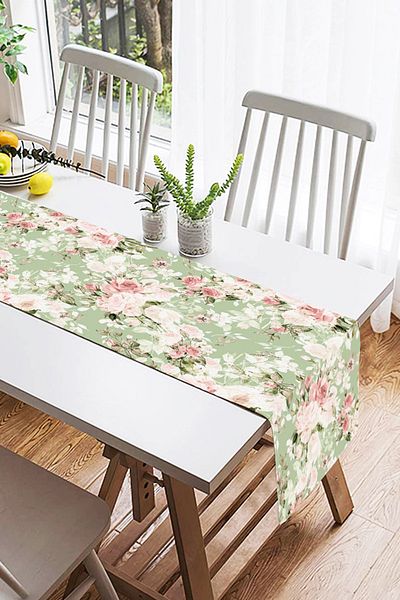Realhomes Ψηφιακό τυπωμένο σχέδιο Suede Runner με μοτίβο λευκού λουλουδιού σε πολύχρωμο φόντο