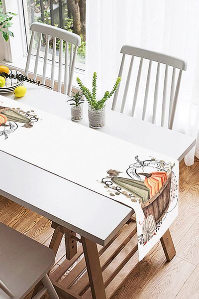 Realhomes Ψηφιακό τυπωμένο σχέδιο Suede Runner με πολύχρωμο μοτίβο κολοκύθας σε λευκό φόντο