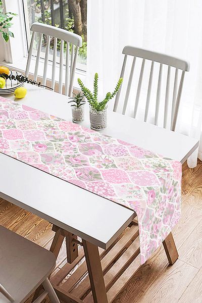 Realhomes Διακοσμητικό Suede Runner με θέμα τα λουλούδια σε σκόνη