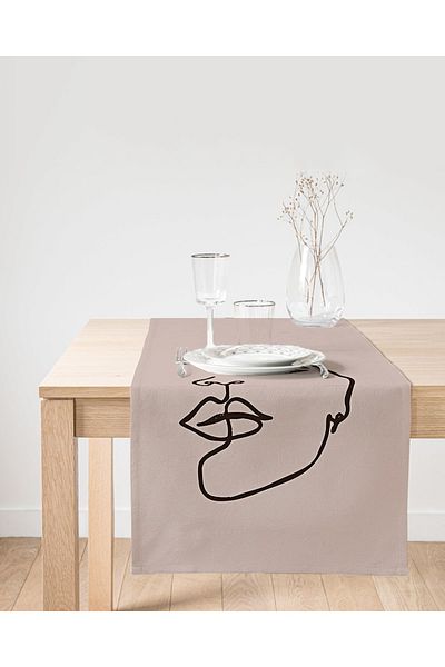 Realhomes Γυναικεία σιλουέτα με έγχρωμο σκηνικό Onedraw Drawing Digital Printed Special Design Suede Runner