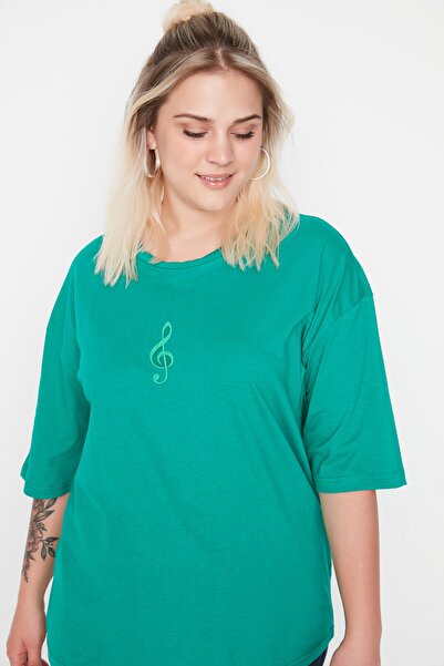 Trendyol Curve Zelené Wide Fit vyšívané pletené tričko TBBSS22BF00002