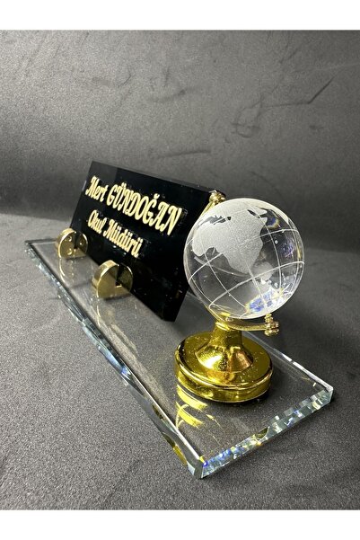 Gündoğan Kristal Cam Masa Isimlik Kabartma Yazı Ve Gold Dünya Aksesuarlı Hedi...
